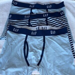 NWOT NEW, GAP Men's Light Blue and Navy Boxer Briefs - 3 Pack